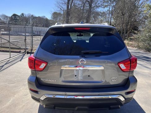 Used 2019 Nissan Pathfinder SV image 10