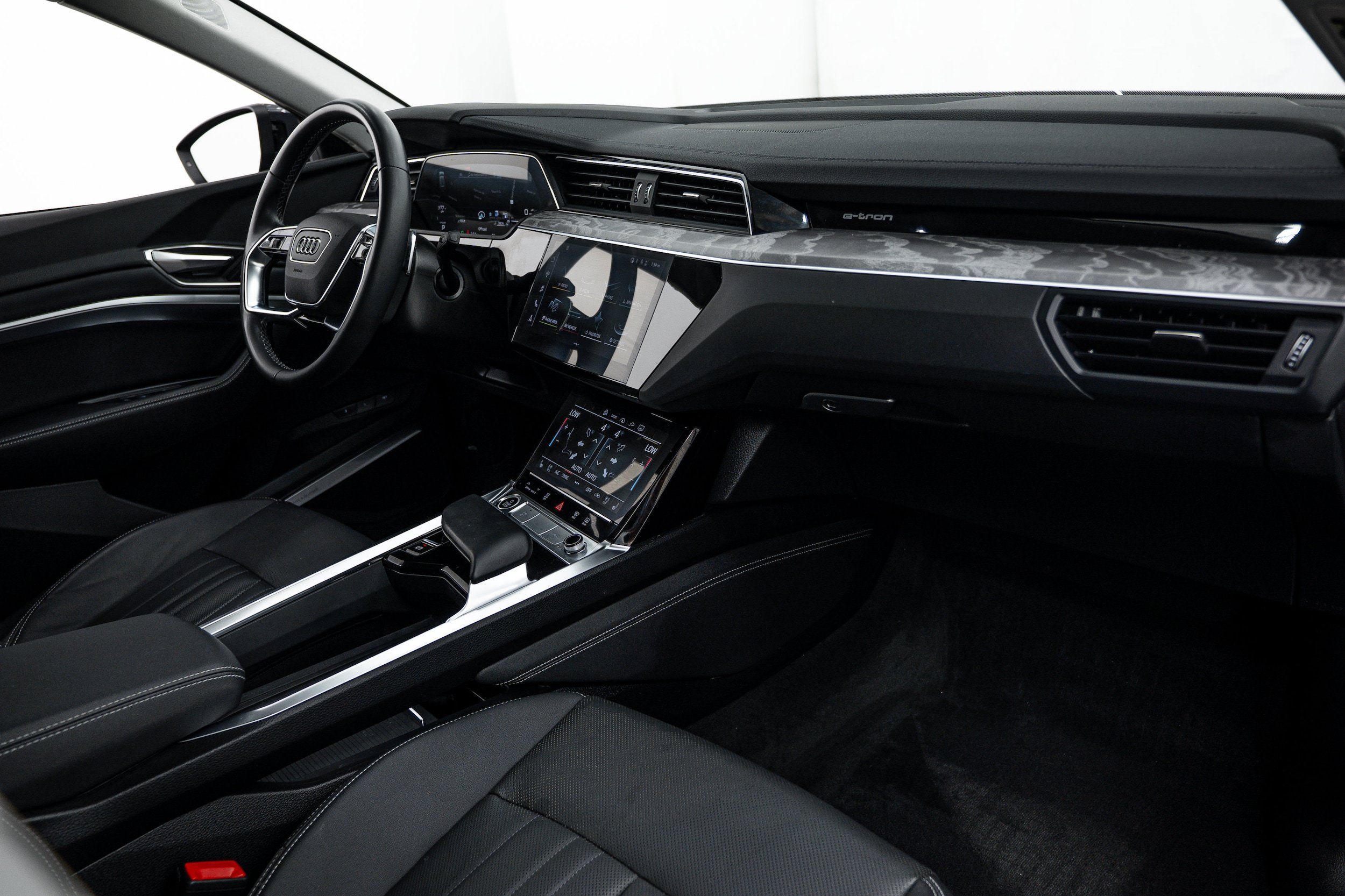 Certified 2024 Audi Q8 e-tron Premium Plus AWD/4WD image 13