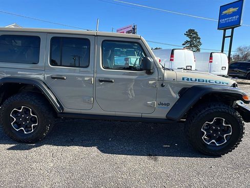 Used 2022 Jeep Wrangler Unlimited Rubicon 4xe w/ Cold Weather Group AWD/4WD image 4