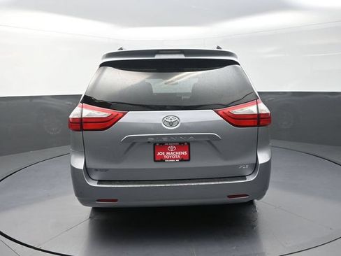 Used 2016 Toyota Sienna XLE FWD image 7