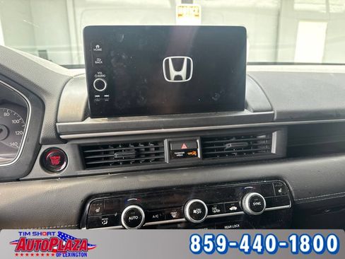 Used 2025 Honda Pilot Touring image 11