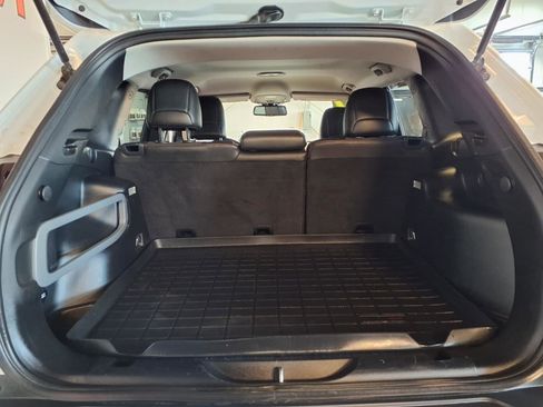 Used 2017 Jeep Cherokee Trailhawk w/ Cold Weather Group image 6