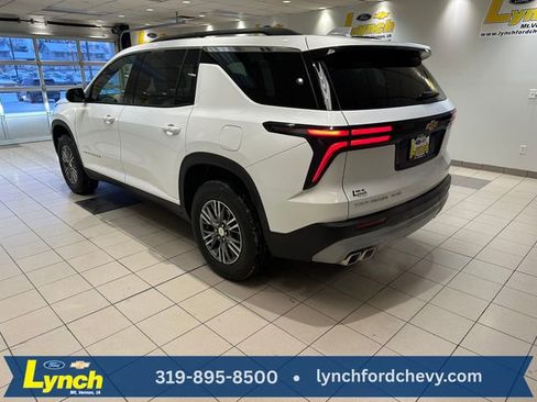 Used 2025 Chevrolet Traverse LT image 24