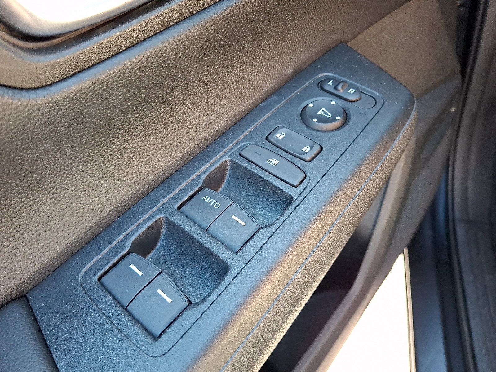 Used 2024 Honda CR-V LX image 26