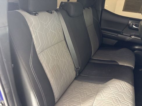 Used 2022 Toyota Tacoma TRD Sport w/ Technology Package image 26