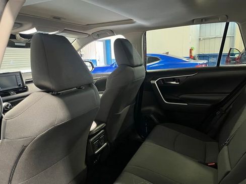 Used 2022 Toyota RAV4 XLE w/ Convenience Package FWD image 17
