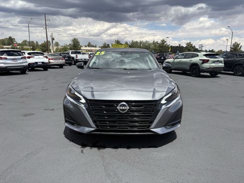 Used 2025 Nissan Altima 2.5 SV FWD image 4