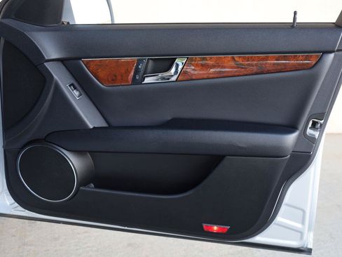 Used 2011 Mercedes-Benz C 300 4MATIC Sedan image 22