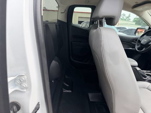 Used 2021 Chevrolet Colorado W/T RWD image 18