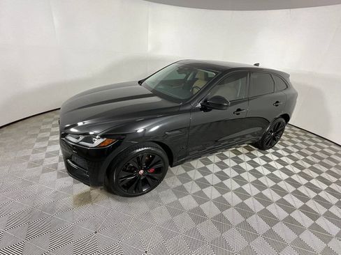 Used 2022 Jaguar F-PACE S image 9
