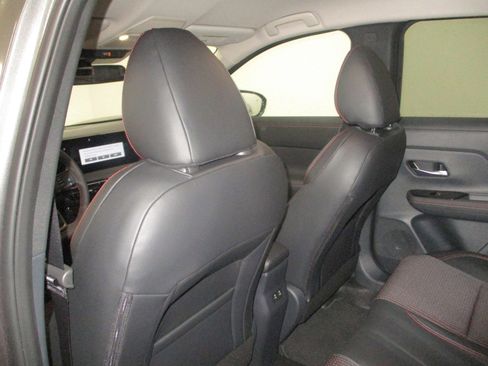 New 2025 Nissan Kicks SR image 17