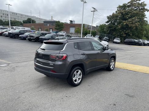 Used 2024 Jeep Compass Latitude AWD/4WD image 8
