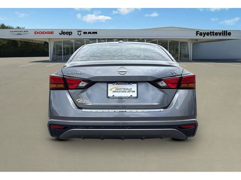 Used 2023 Nissan Altima 2.5 SV FWD image 4