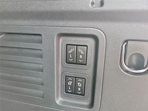 New 2026 Buick Enclave Sport Touring w/ Power Package image 8