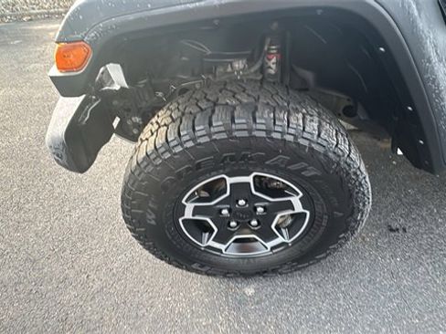 Used 2023 Jeep Gladiator Mojave w/ Cold Weather Group image 32