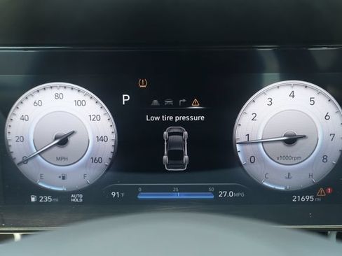 Used 2025 Hyundai Elantra SEL FWD image 16