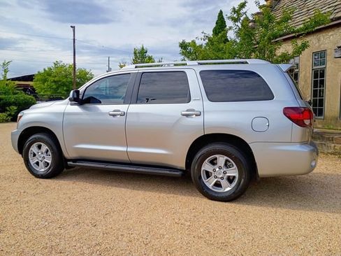 Used 2020 Toyota Sequoia SR5 RWD image 8