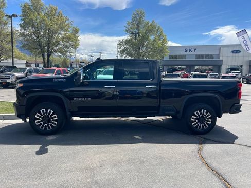 Used 2020 Chevrolet Silverado 2500 High Country w/ Technology Package AWD/4WD image 16