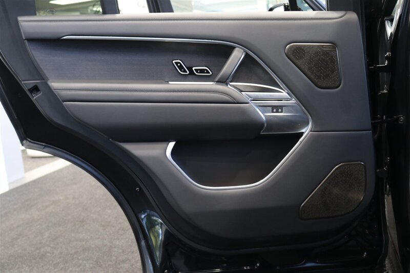 Used 2025 Land Rover Range Rover Long Wheelbase Autobiography AWD/4WD image 36