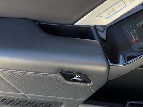 Used 2023 BMW 740i image 28