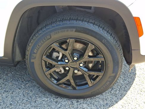 Used 2024 Jeep Grand Cherokee Altitude AWD/4WD image 9