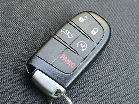 Used 2019 Dodge Challenger SXT RWD image 27