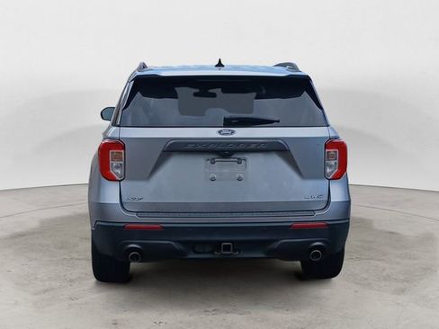 Used 2021 Ford Explorer XLT w/ Equipment Group 202A image 4