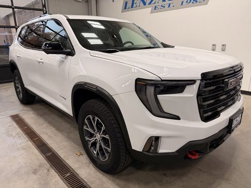 Used 2024 GMC Acadia AT4 image 2