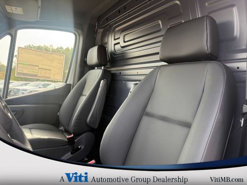 Used 2025 Mercedes-Benz Sprinter 2500 image 15