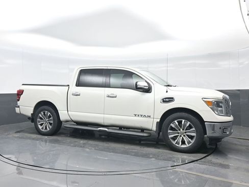 Used 2017 Nissan Titan SL image 8