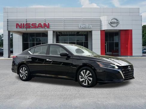 Certified 2023 Nissan Altima 2.5 S FWD image 1