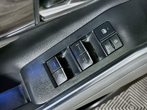 Used 2022 Toyota Highlander Platinum AWD/4WD image 17