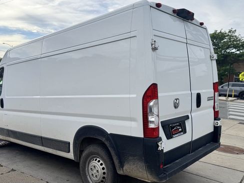 Used 2025 RAM ProMaster 2500 w/ Convenience Group FWD image 3