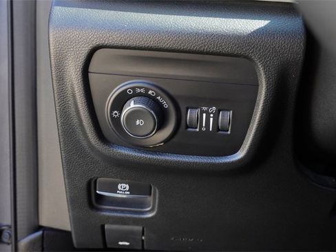 Used 2024 Jeep Grand Cherokee L Limited w/ Black Appearance Package image 24