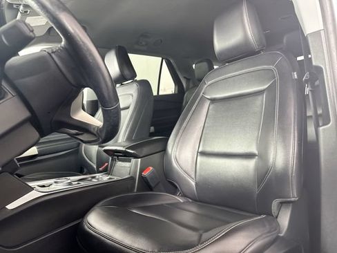 Used 2021 Ford Explorer XLT w/ Equipment Group 202A AWD/4WD image 19