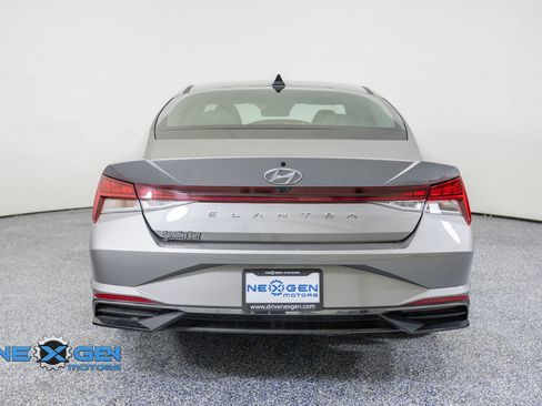 Used 2021 Hyundai Elantra SEL w/ Convenience + Premium Package FWD image 6