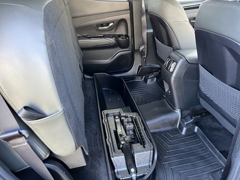 Used 2022 Hyundai Santa Cruz Limited AWD/4WD image 19