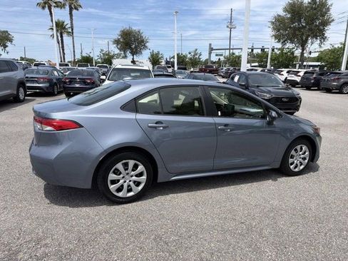 Used 2022 Toyota Corolla LE FWD image 2