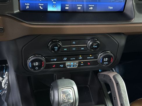Used 2024 Ford Bronco Outer Banks AWD/4WD image 24
