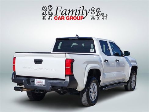 Used 2025 Toyota Tacoma SR image 4