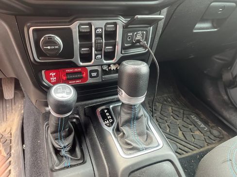 Used 2022 Jeep Wrangler Unlimited Rubicon 4xe w/ Cold Weather Group AWD/4WD image 51
