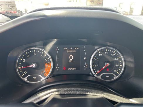 Used 2016 Jeep Renegade Latitude w/ Popular Equipment Group AWD/4WD image 30