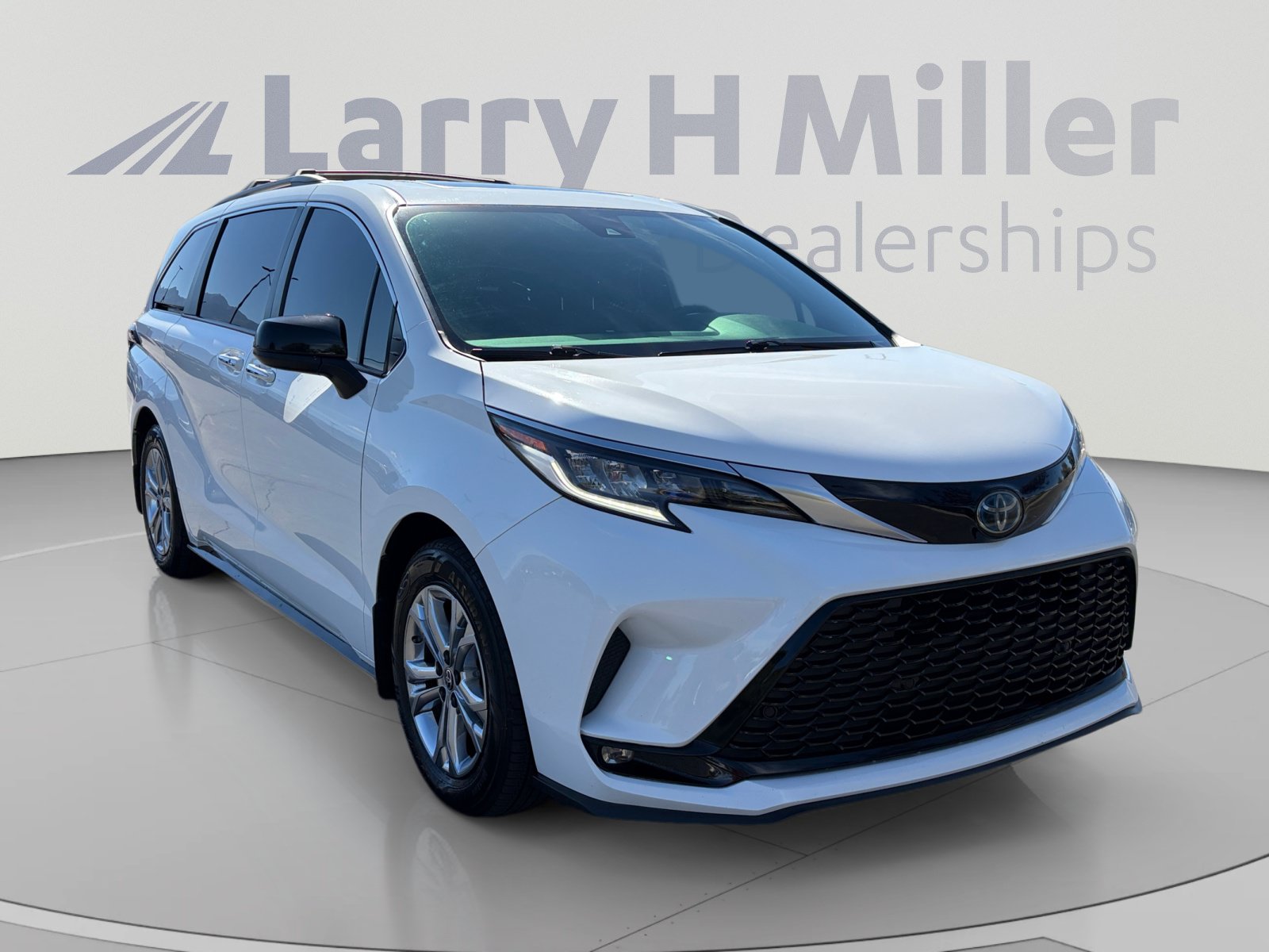 Certified 2022 Toyota Sienna XSE w/ XSE Plus Package AWD/4WD image 7