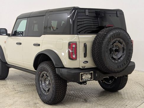 New 2025 Ford Bronco Badlands image 3