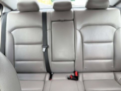 Used 2020 Hyundai Elantra Limited w/ Cargo Package (C1) FWD image 11