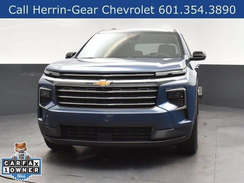 Used 2025 Chevrolet Traverse LT FWD image 9