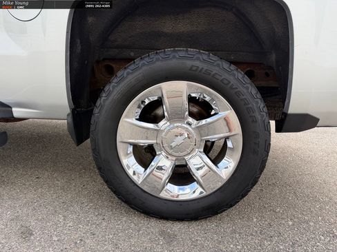 Used 2017 Chevrolet Silverado 1500 LTZ Z71 w/ LTZ Plus Package AWD/4WD image 10