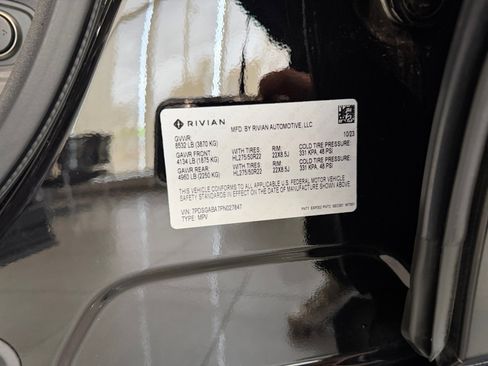 Used 2023 Rivian R1S Adventure AWD/4WD image 25