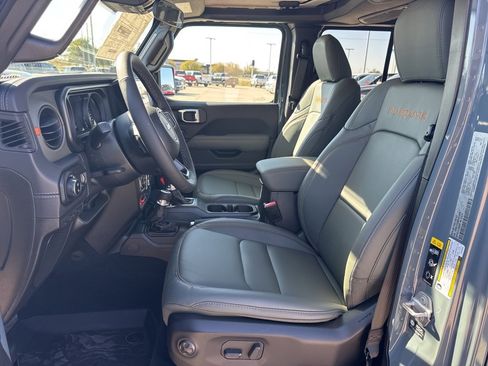 New 2025 Jeep Gladiator Mojave w/ Convenience Group image 6