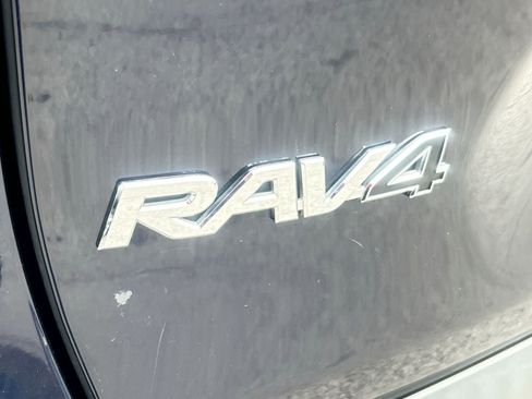 Used 2019 Toyota RAV4 XLE w/ Convenience Package AWD/4WD image 8
